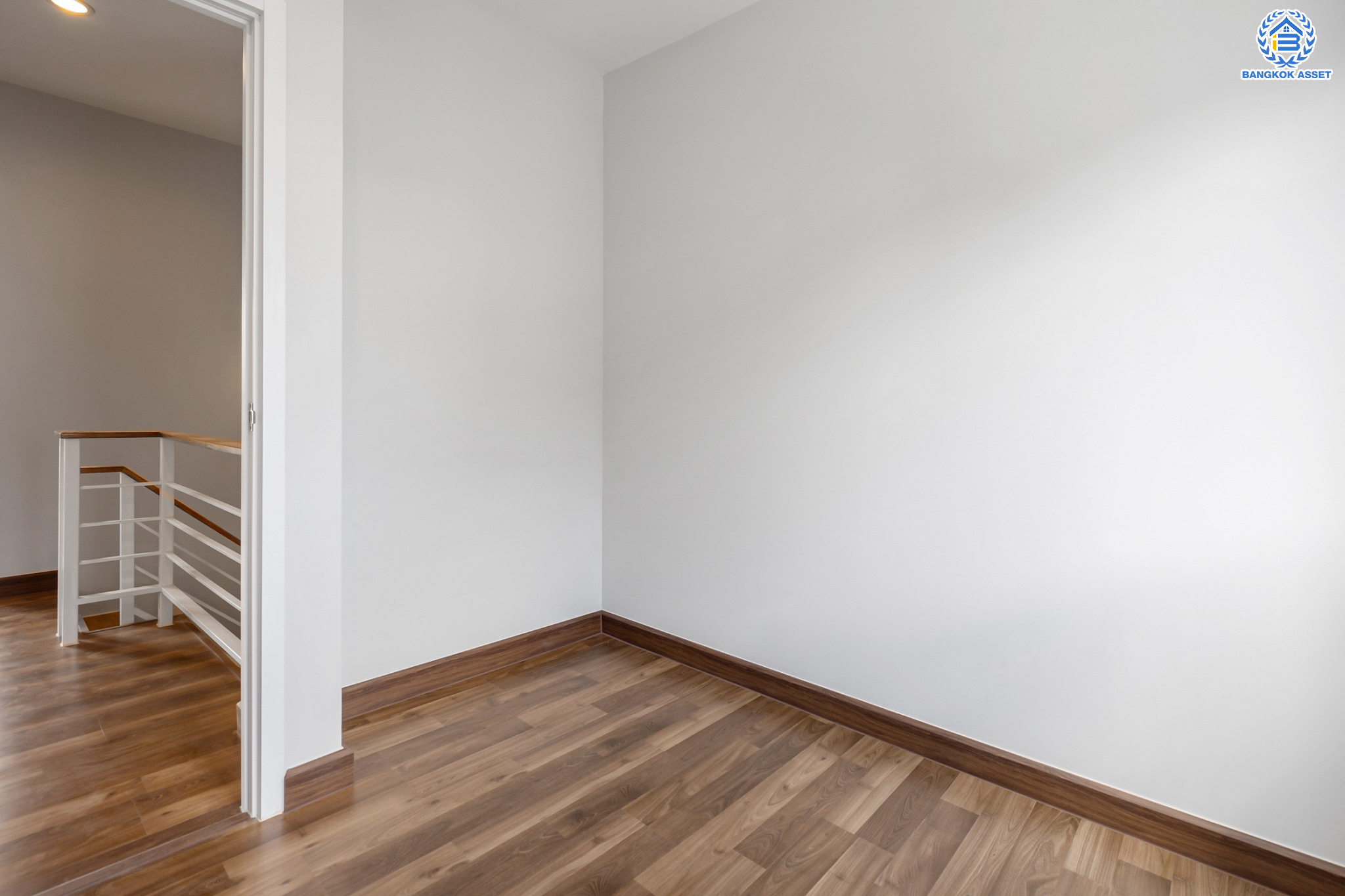 ทาวน์เฮ้าส์มือสองนนทบุรี ม.วิลเลตไลท์ ราชพฤกษ์-ปิ่นเกล้า เนื้อที่ 17.2 ตร.ว. ฟังก์ชัน 3 ห้องนอน 2 ห้องน้ำ จอดรถได้ 2 คัน  บนทำเลสะดวกสบาย เดินทางง่าย เข้า-ออกได้หลายเส้นทาง ทั้งทางราชพฤกษ์ กาญจนาภิเษก และนครอินทร์ เพียง 5 นาทีถึงจุดขึ้นทางด่วน "ศรีรัช"